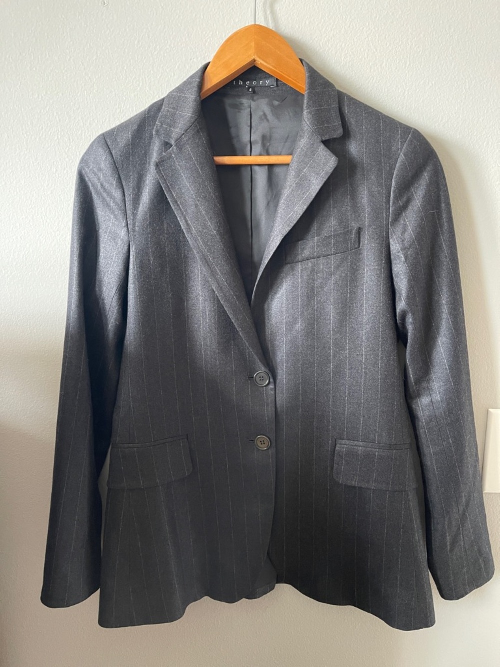 THEORY Charcoal Gray WOOL pinstriped single breasted Jacket sz 6